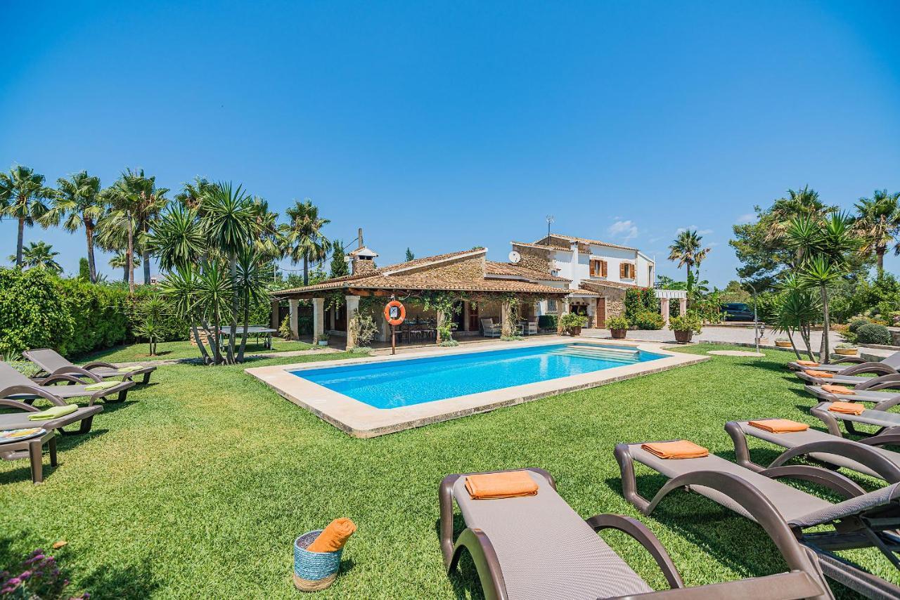 Can Barretas Villa *
